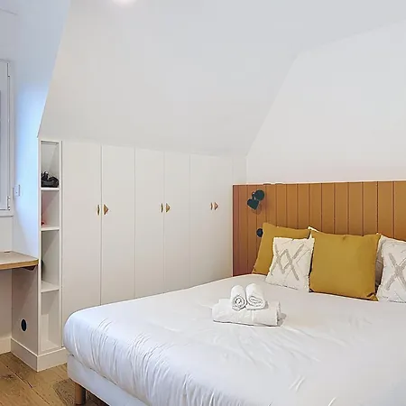 Celestine Yourhosthelper * Tourgéville